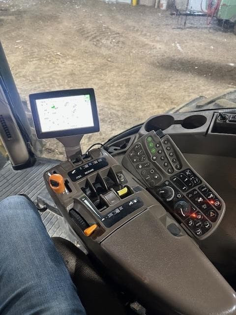 Image of John Deere 8320R equipment image 4