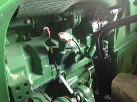 Image of John Deere 8320R equipment image 2