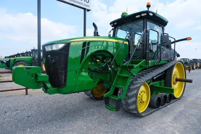 Image of John Deere 8320RT equipment image 3