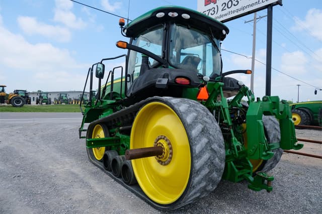 Image of John Deere 8320RT equipment image 4