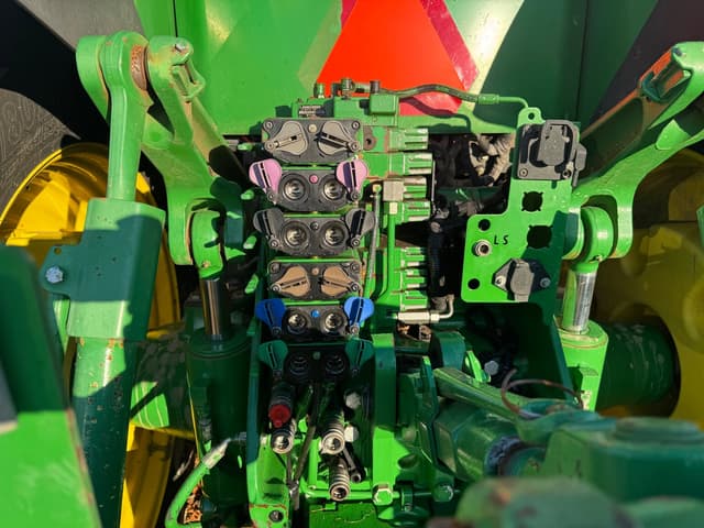 Image of John Deere 8345R equipment image 4