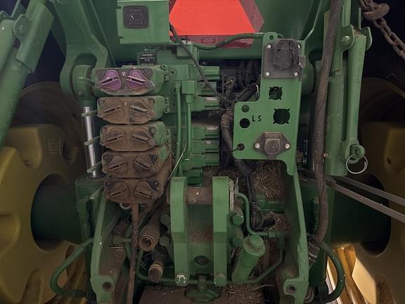 Image of John Deere 8345R equipment image 4