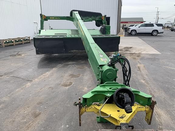 Image of John Deere 835 equipment image 1