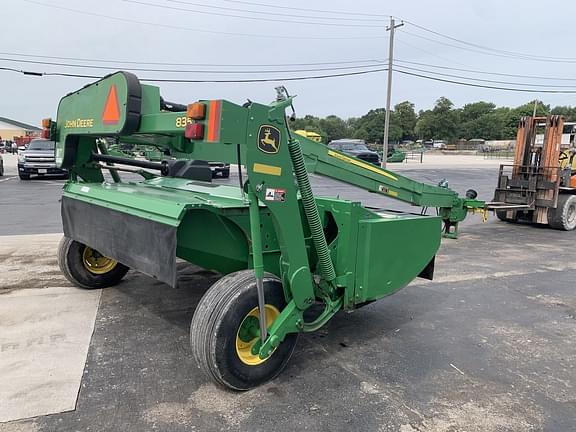 Image of John Deere 835 equipment image 3