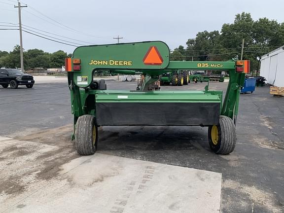 Image of John Deere 835 equipment image 4