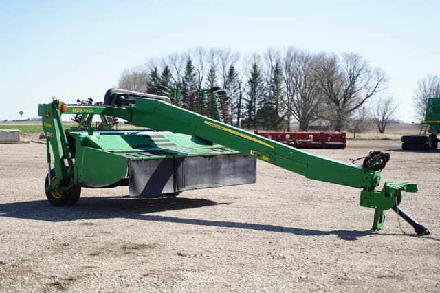 Image of John Deere 835 equipment image 2