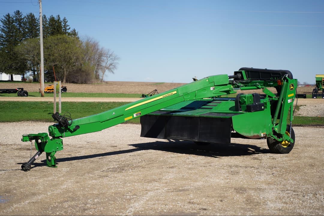 Image of John Deere 835 Primary image