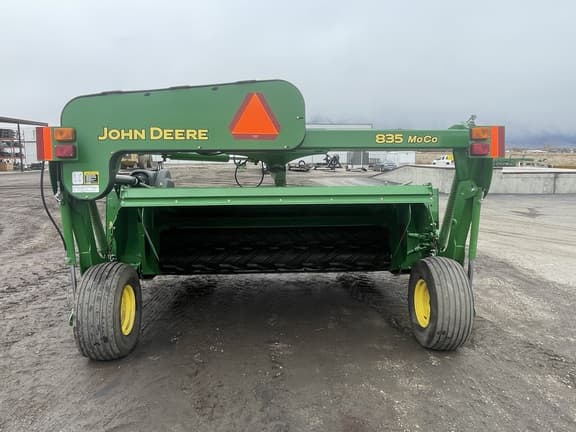 Image of John Deere 835 equipment image 3