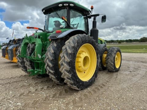 Image of John Deere 8370R equipment image 3