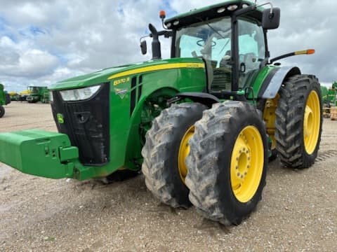 Image of John Deere 8370R equipment image 1