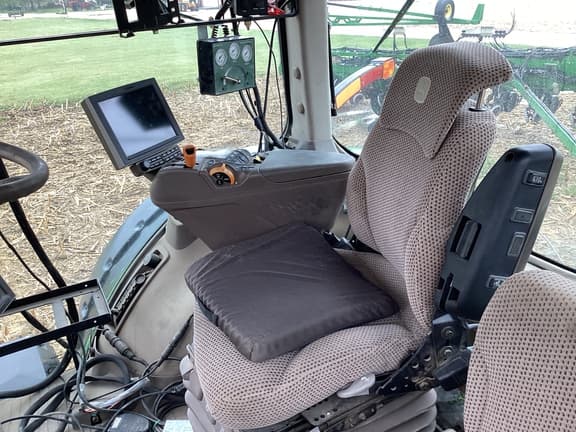 Image of John Deere 8370R equipment image 4