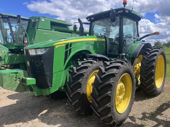2015 John Deere 8370R Equipment Image0