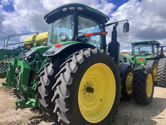 Image of John Deere 8370R equipment image 3