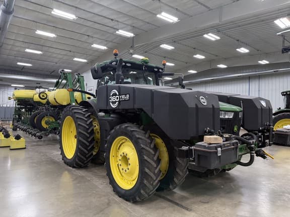 Image of John Deere 8370R equipment image 1