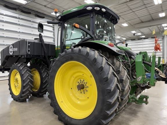Image of John Deere 8370R equipment image 3