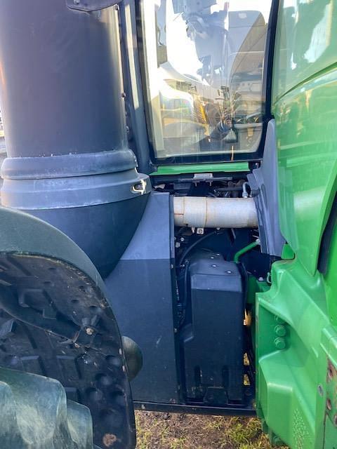 Image of John Deere 8370R equipment image 4
