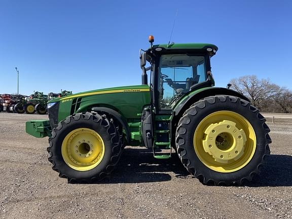 Image of John Deere 8370R equipment image 1