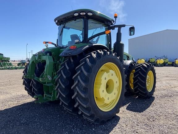 Image of John Deere 8370R equipment image 4