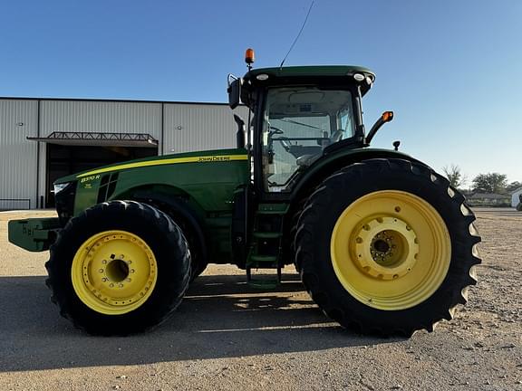 Image of John Deere 8370R equipment image 1