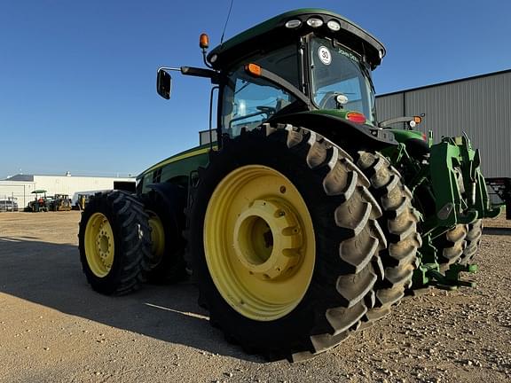 Image of John Deere 8370R equipment image 2