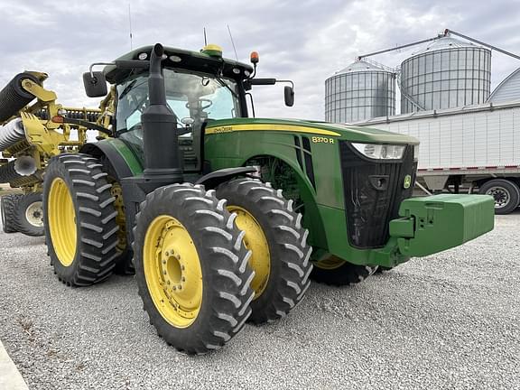 Image of John Deere 8370R equipment image 4