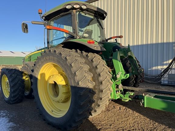 Image of John Deere 8370R equipment image 4