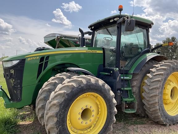 Image of John Deere 8370R equipment image 4