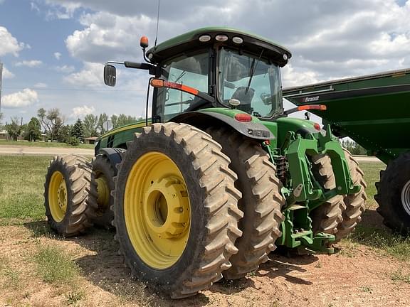 Image of John Deere 8370R equipment image 2