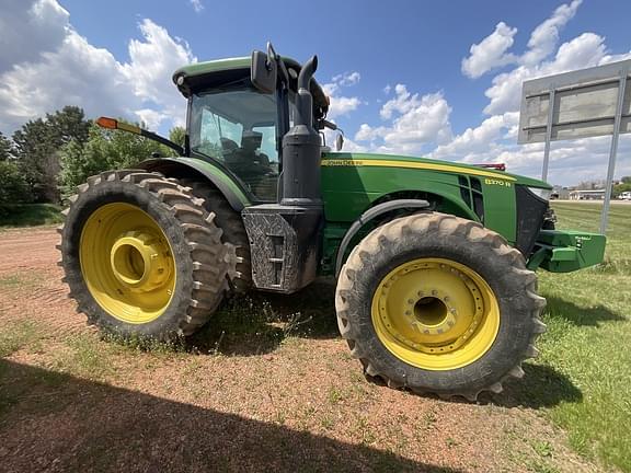Image of John Deere 8370R equipment image 1