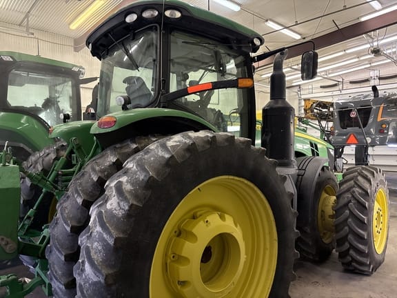 2015 John Deere 8370R Equipment Image0