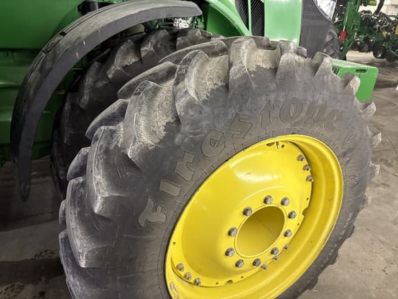 Image of John Deere 8370R equipment image 2
