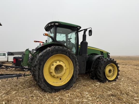 Image of John Deere 8370R equipment image 4