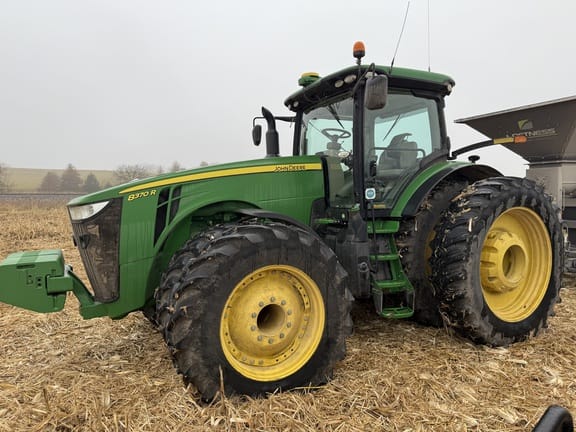 2015 John Deere 8370R Equipment Image0