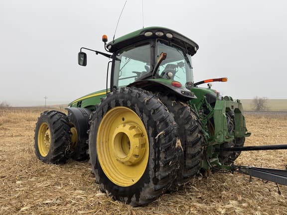 Image of John Deere 8370R equipment image 2