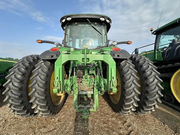 Image of John Deere 8370R equipment image 2