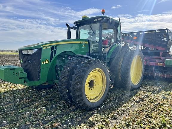 Image of John Deere 8370R equipment image 4