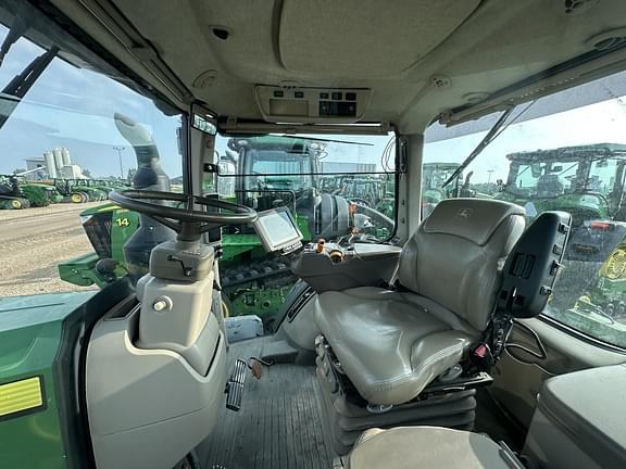 Image of John Deere 8370R equipment image 3