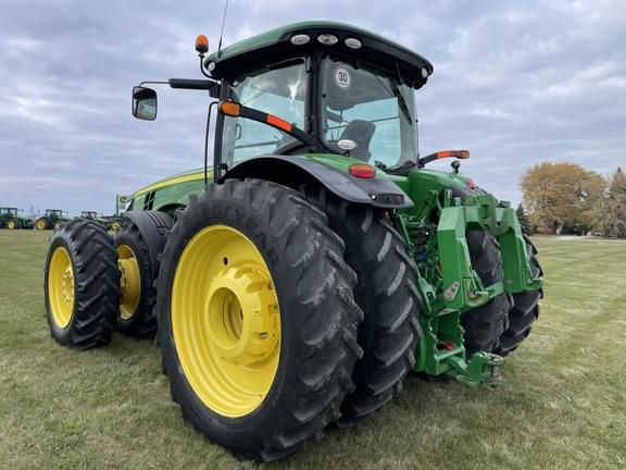 Image of John Deere 8370R equipment image 2