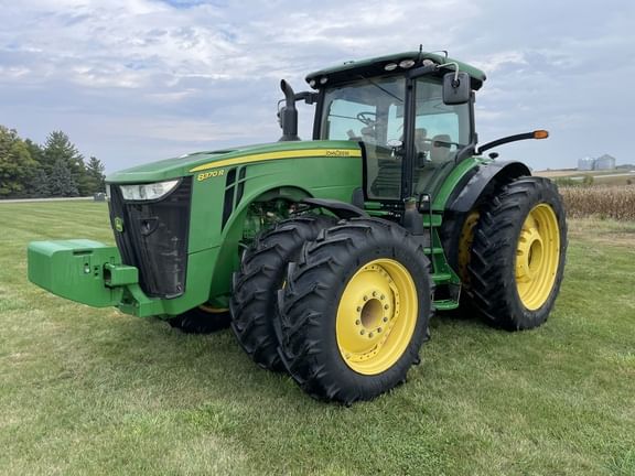 2015 John Deere 8370R Equipment Image0