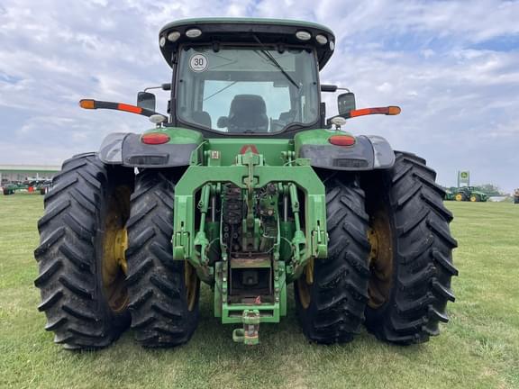 Image of John Deere 8370R equipment image 3