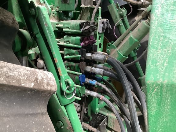 Image of John Deere 8370R equipment image 4