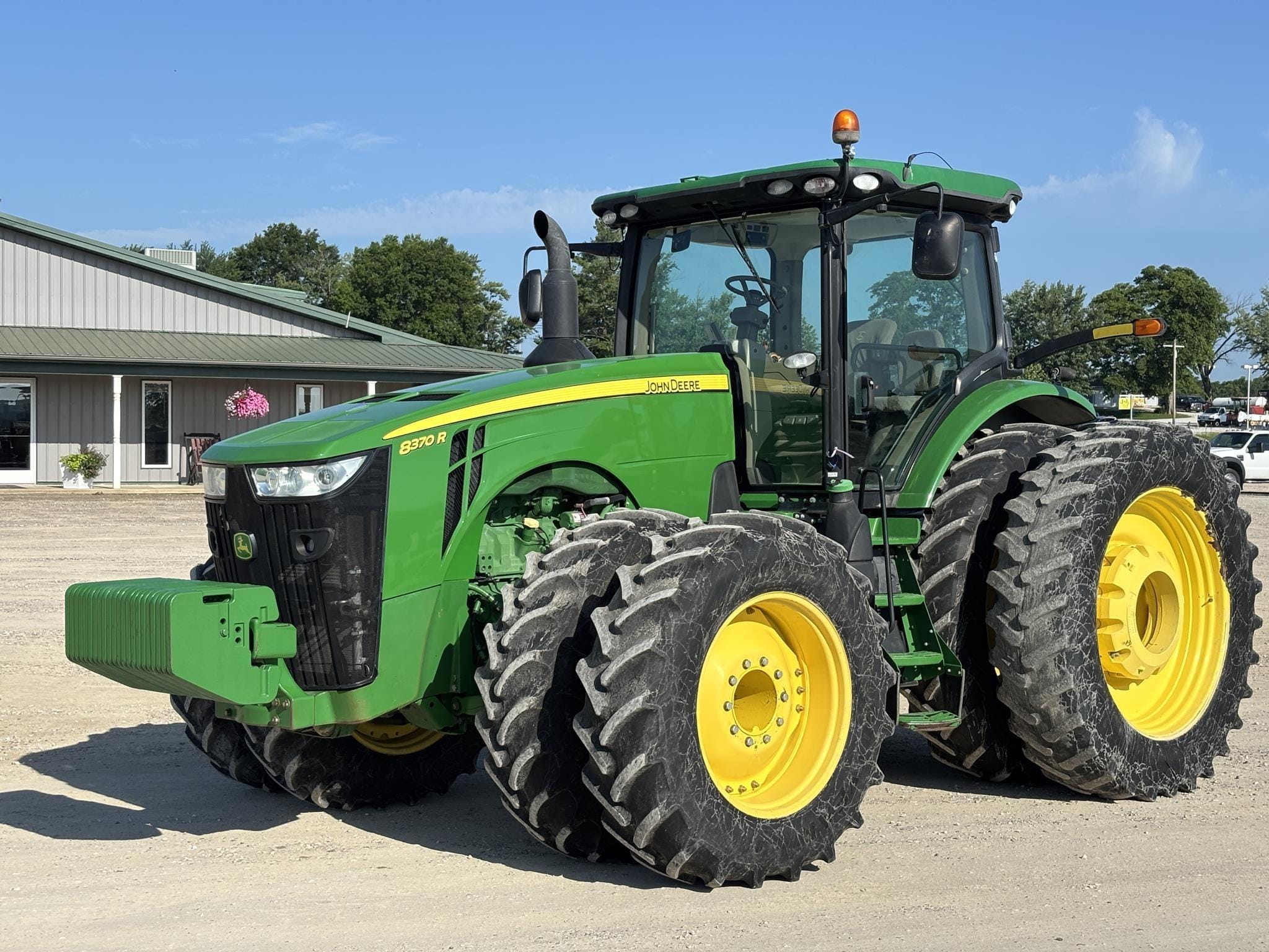 2015 John Deere 8370R Equipment Image0