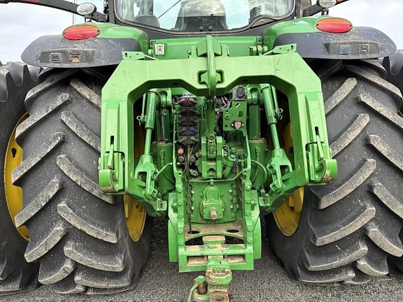 Image of John Deere 8370R equipment image 1