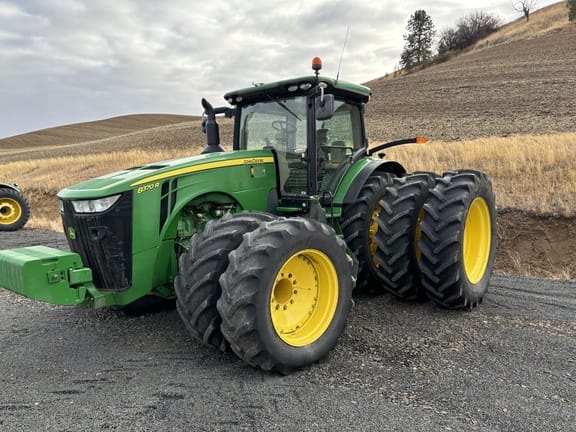 2015 John Deere 8370R Equipment Image0