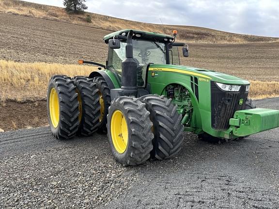 Image of John Deere 8370R equipment image 4