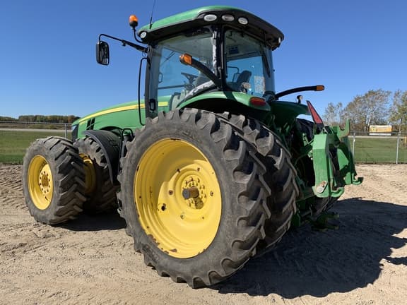 Image of John Deere 8370R equipment image 3