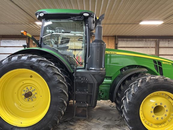 Image of John Deere 8370R equipment image 2
