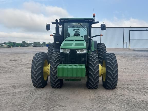 Image of John Deere 8370R equipment image 3