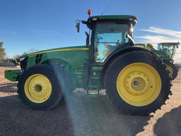 Image of John Deere 8370R equipment image 2