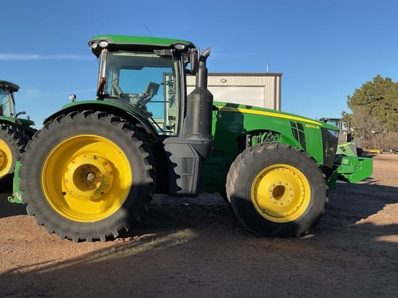 Image of John Deere 8370R equipment image 4